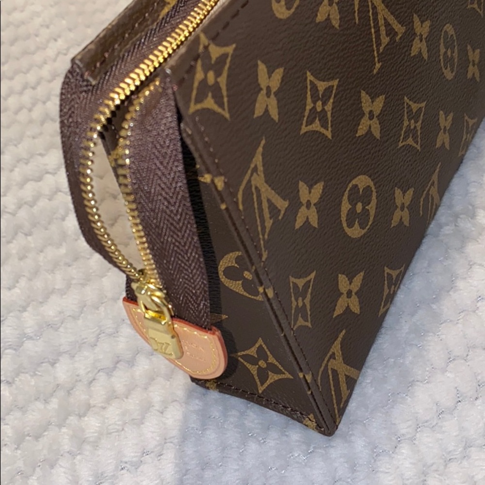 Louis Vuitton Clutch - Picture 5 of 6